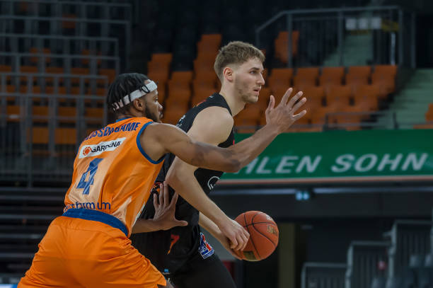 对对方前场 对对方前场